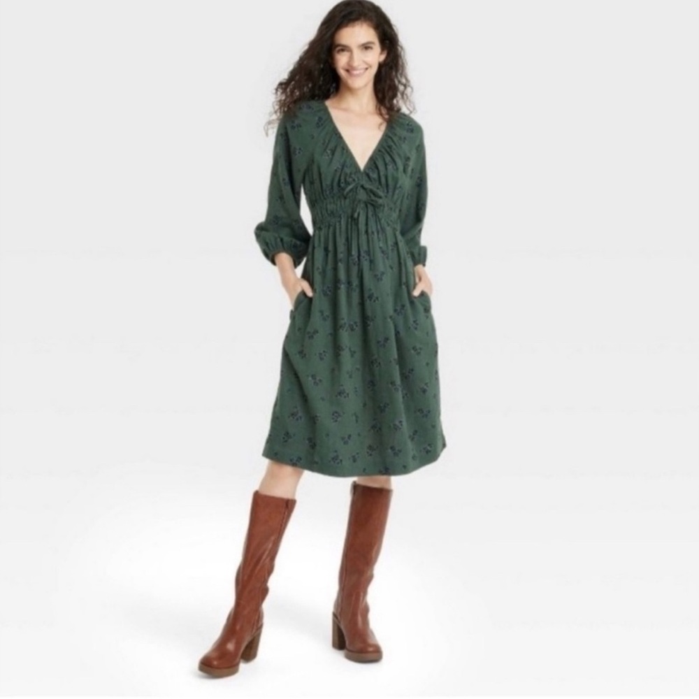 Universal Thread Green Long Sleeve V-Neck Midi Dress